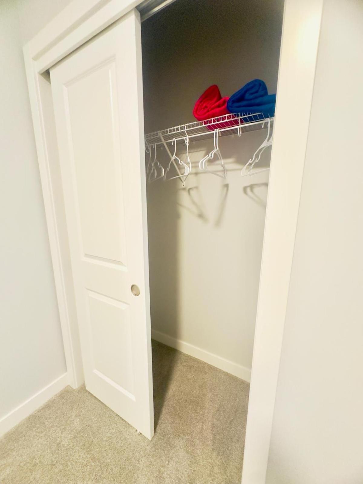 Private Room Minutes To Calgary Airport Yyc, Downtown, Banff Экстерьер фото